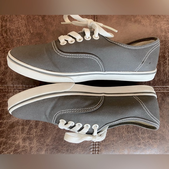 Grey Vans Atwood Low Sneakers EUC - Picture 3 of 3